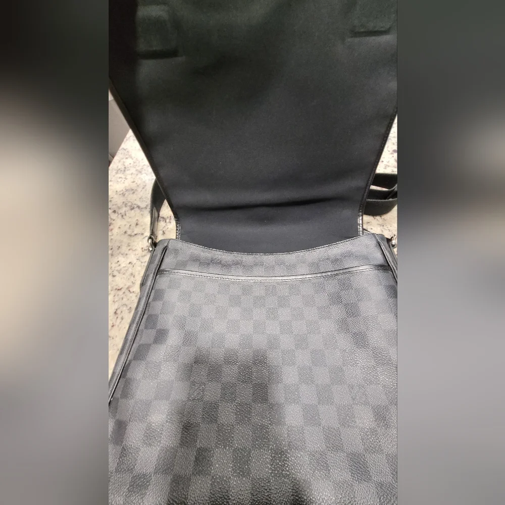Louis Vuitton Daniel Damier Graphite Black And Grey Messenger Bag